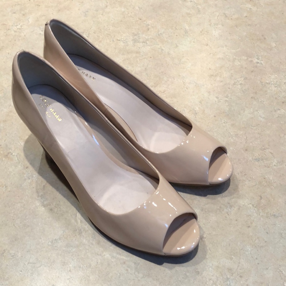 New Cole Haan cream patent leather peep toe wedges size 11
